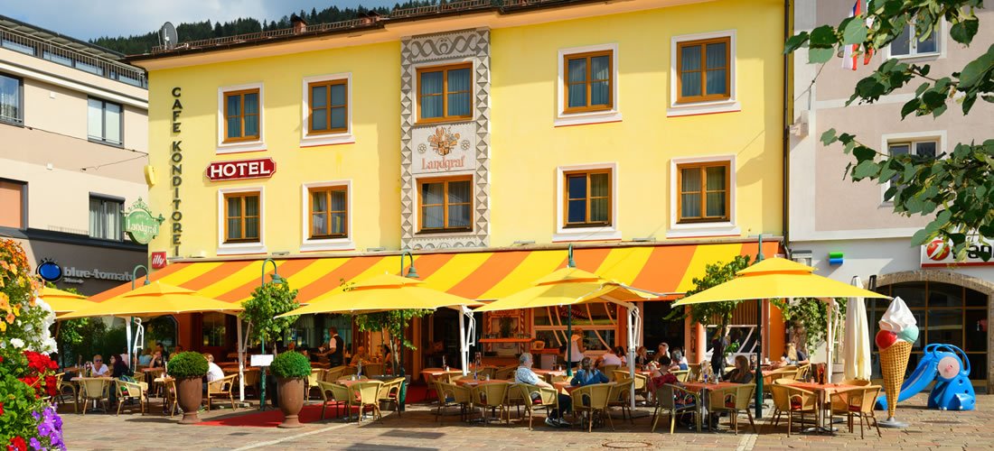 Hotel Café Landgraf am Hauptplatz von Schladming mit Sonnenterrasse