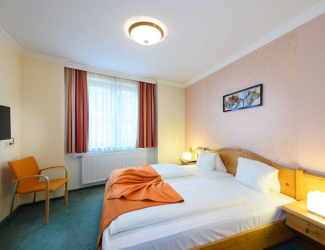 Doppelzimmer im zentral gelegenen Hotel B&B Landgraf Schladming