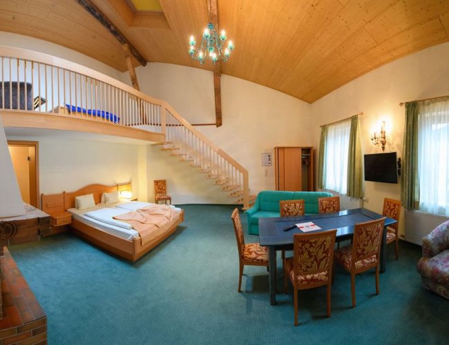 Große Suite mit zwei Etagen und Kamin für 4-6 Personen